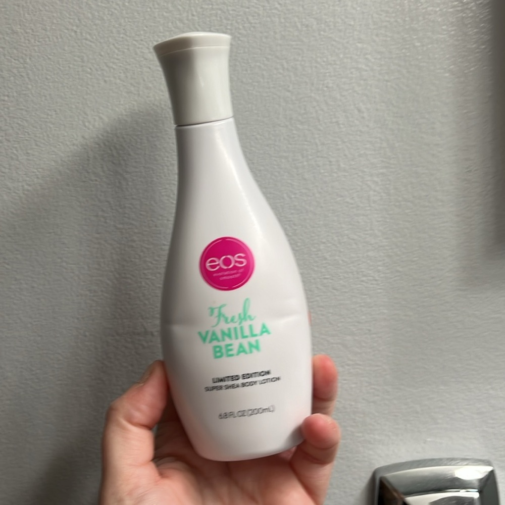 EOS Fresh Vanilla Bean Body Lotion - Picture 5 of 5